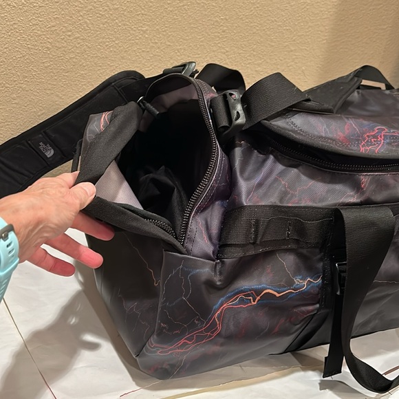 The North Face Base Camp Duffel Bag Medium 71 liters Brand new w/tags. - Picture 11 of 16